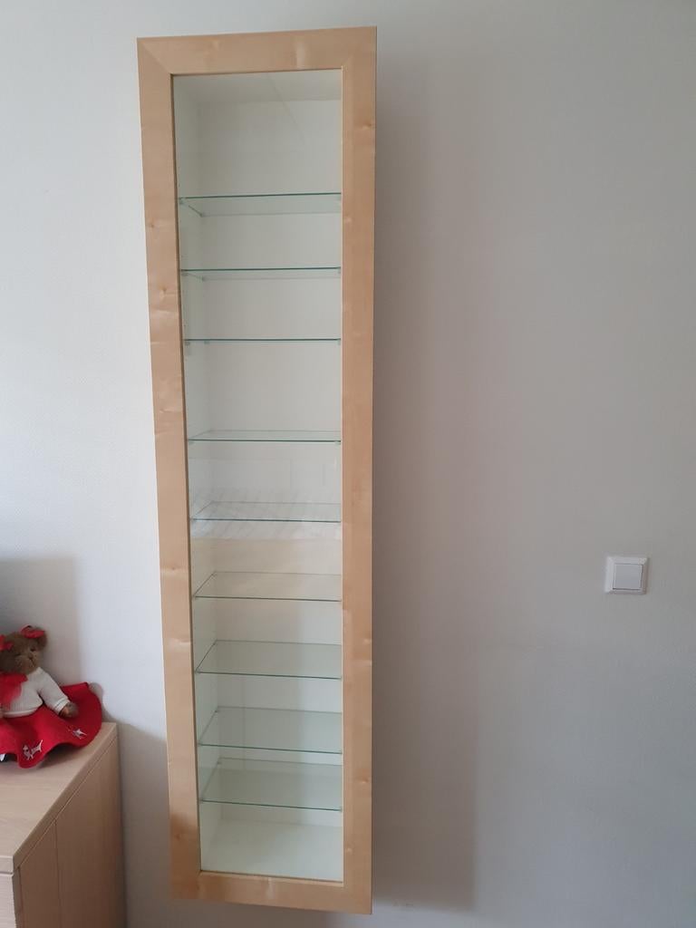 Vitrinekast hang Ikea Bertby, Huis en Inrichting, Ophalen, Minder dan 50 cm, Zo goed als nieuw, Minder dan 25 cm