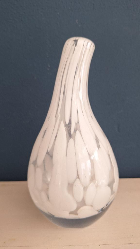 Klein wit gestreept Fidrio vaasje., Wit, Ophalen of Verzenden, Minder dan 50 cm, Glas