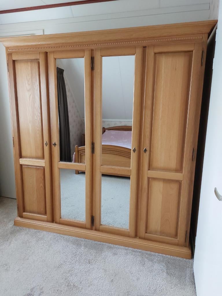 4 deurs linnenkast licht eiken Safir. Niet op zondag!, Huis en Inrichting, Ophalen, 50 tot 75 cm, Eikenhout, 200 cm of meer