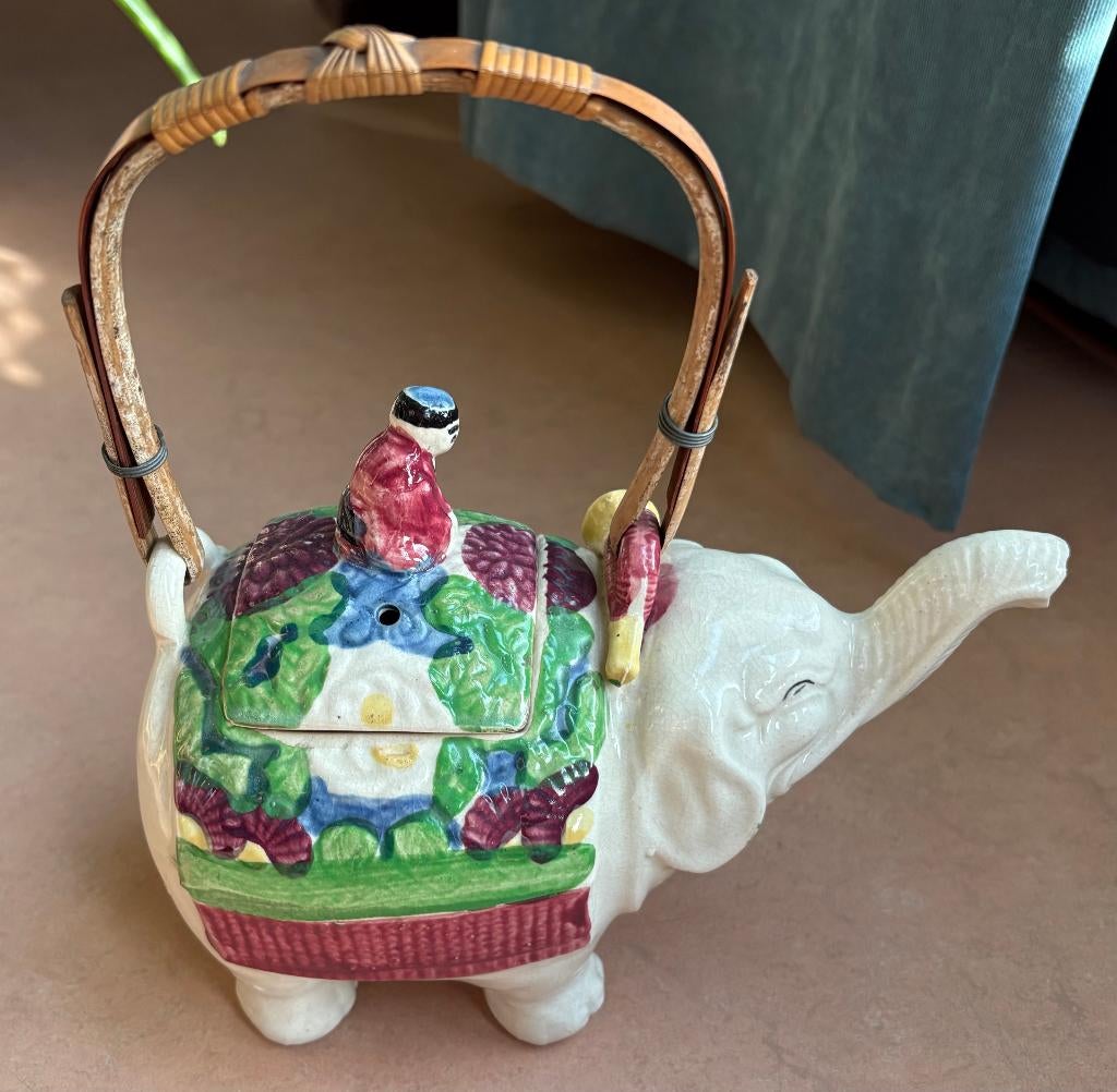 Mooie theepot in de vorm van een olifant,  Japan, Antiek en Kunst, Ophalen of Verzenden