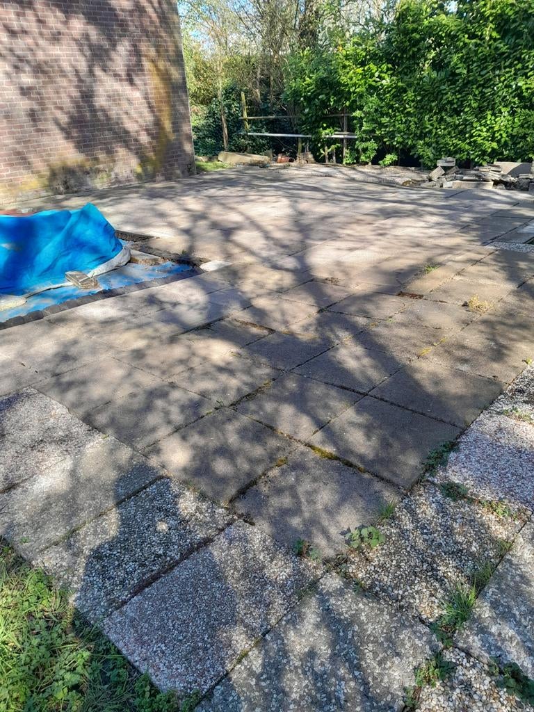 GRATIS partij grote tegels en uitgewassen grindstegels, Tuin en Terras, Tegels en Klinkers, Ophalen, Gebruikt, 10 m² of meer, Beton