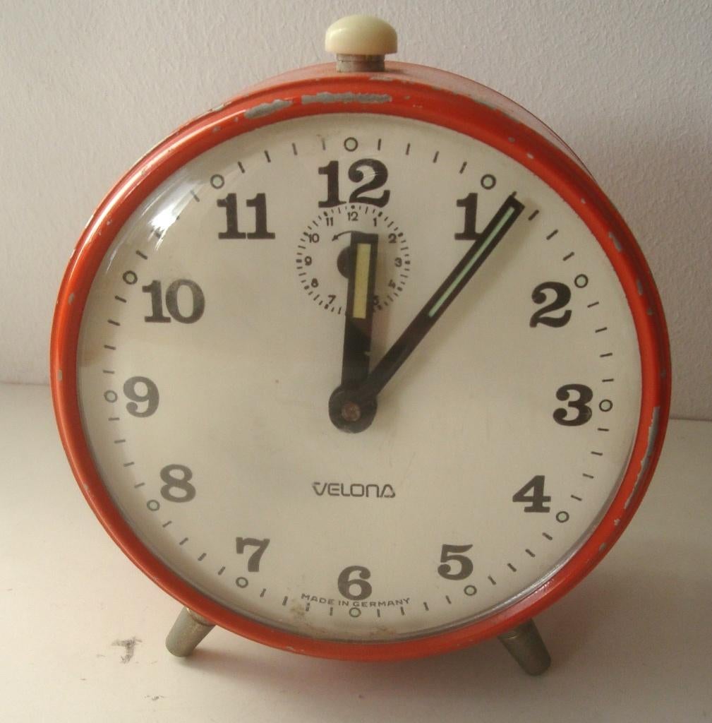 Retro Velona wekkertje in de kleur oranje, goed lopend en we, Ophalen of Verzenden, Huis en Inrichting
