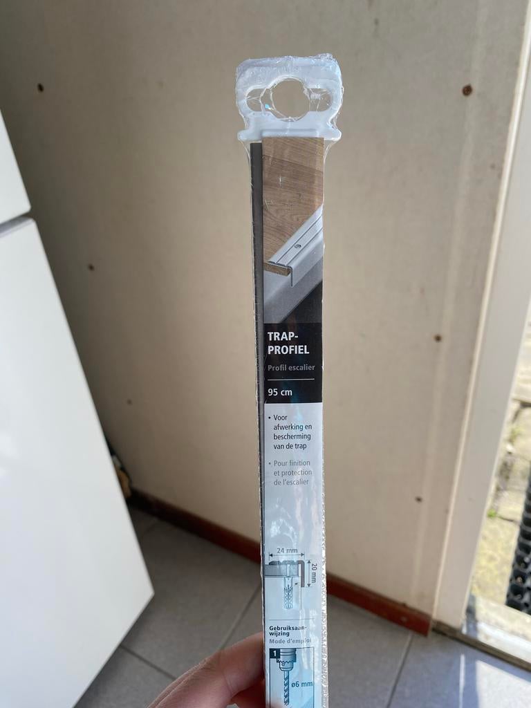 Trapprofiel aluminium 95 cm, Doe-het-zelf en Verbouw, Plinten en Afwerking, Ophalen, Nieuw