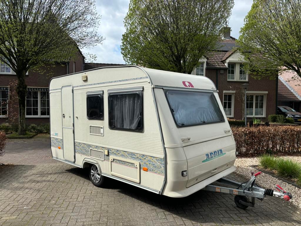 Adria Unica 320D (1996) – Modern verbouwd, BOVAG 2024, Vast bed, 75 kg, Particulier, Adria