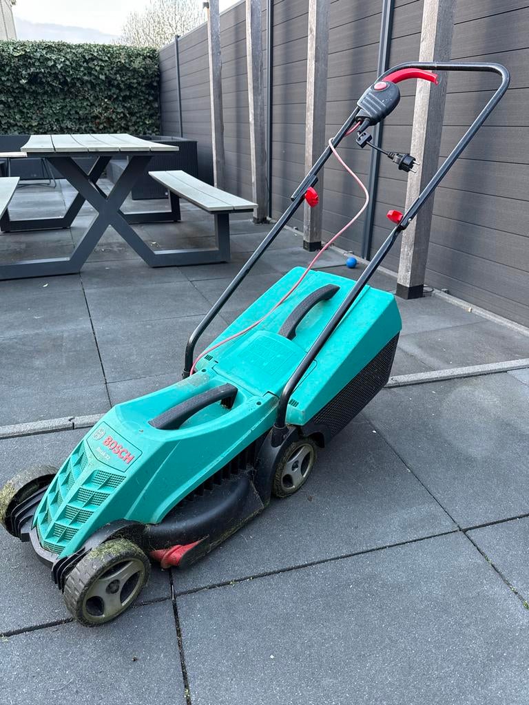 Bosch elektrische grasmaaier met snoer, Tuin en Terras, Grasmaaiers, Ophalen, Cirkelmaaier, Gebruikt, Elektrische grasmaaier