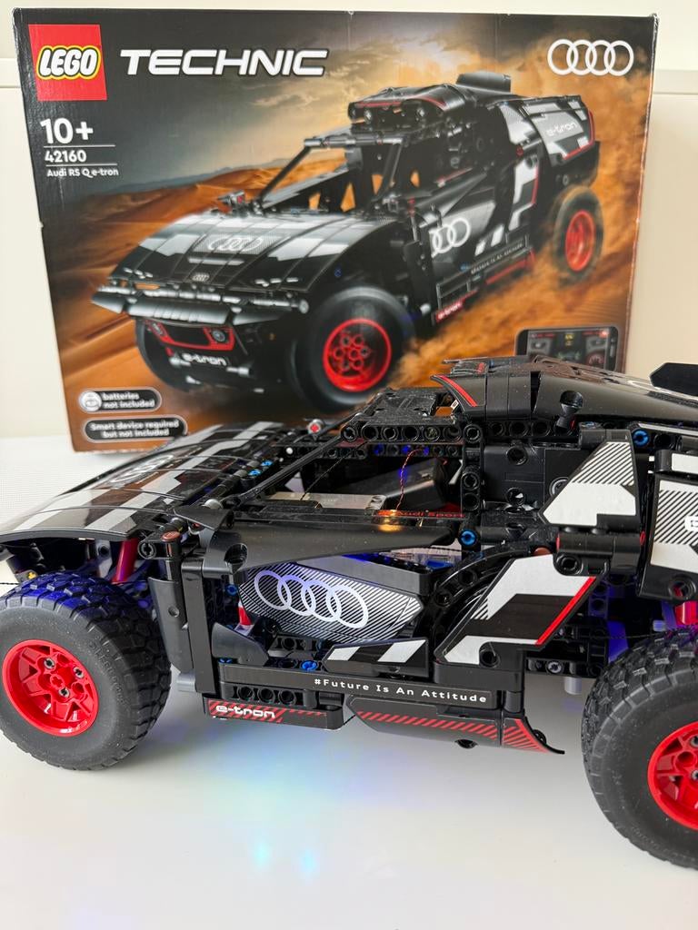 LEGO technisch  auto’s.drie met verlichting zie beschrijving