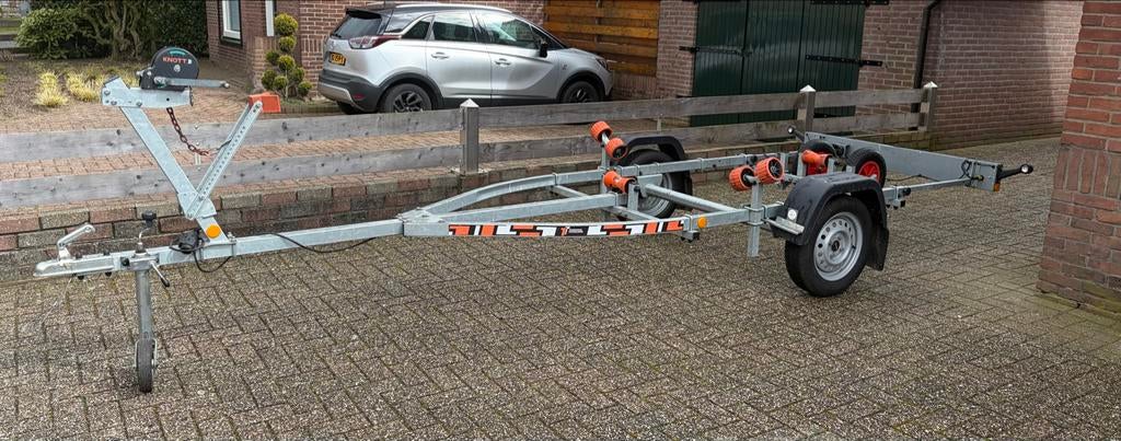 Te koop boottrailer voor boot tot 5 meter. Nieuwstaat, Watersport en Boten, Boottrailers, Ophalen, Minder dan 1500 kg, Gebruikt
