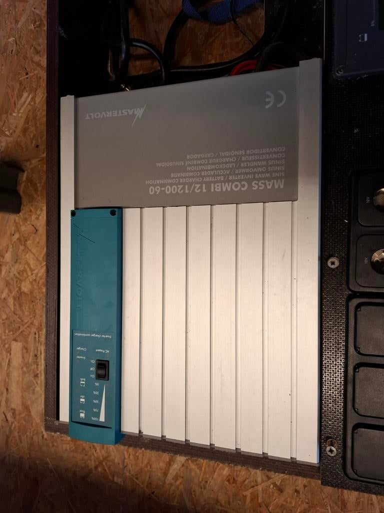 Mastervolt Mass Combi 12/1200 en acculader OffGrid, Ophalen