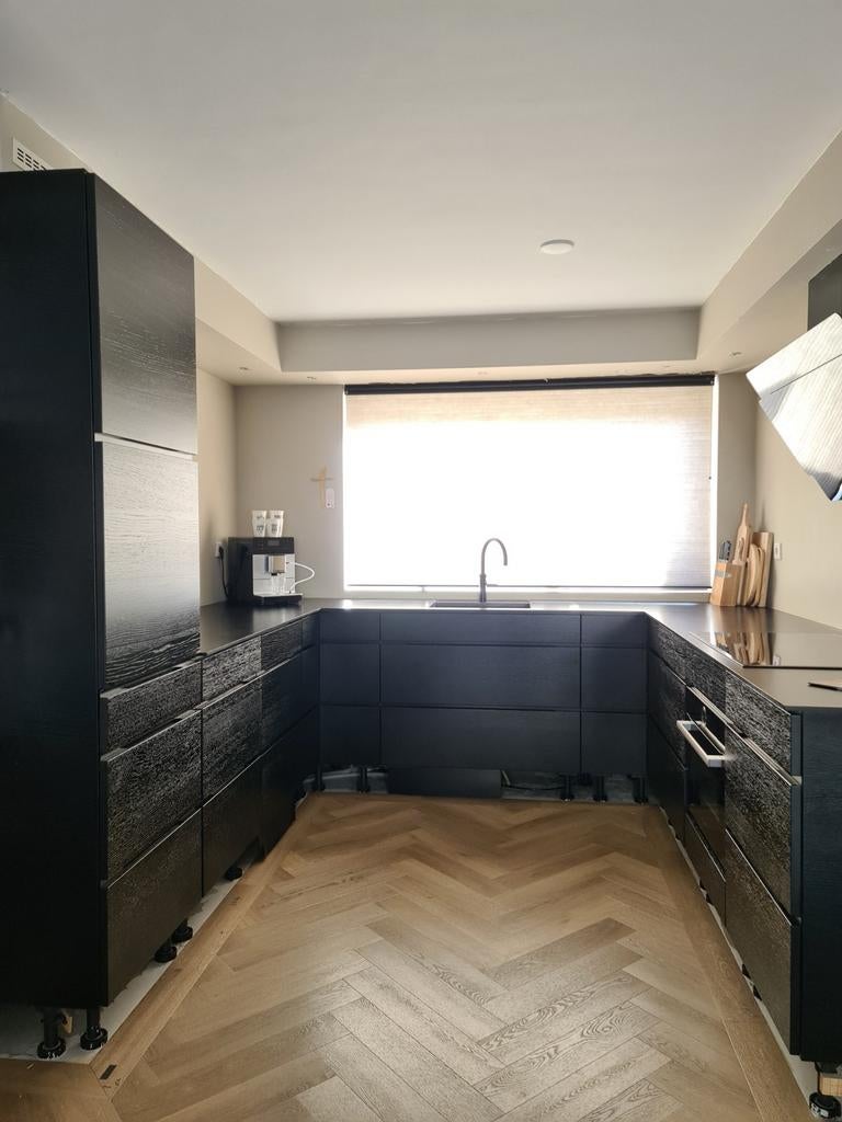 KVIK Mano keuken, greeploos, houtnerf zwart., Ophalen, Gebruikt, U-keuken, Overige materialen