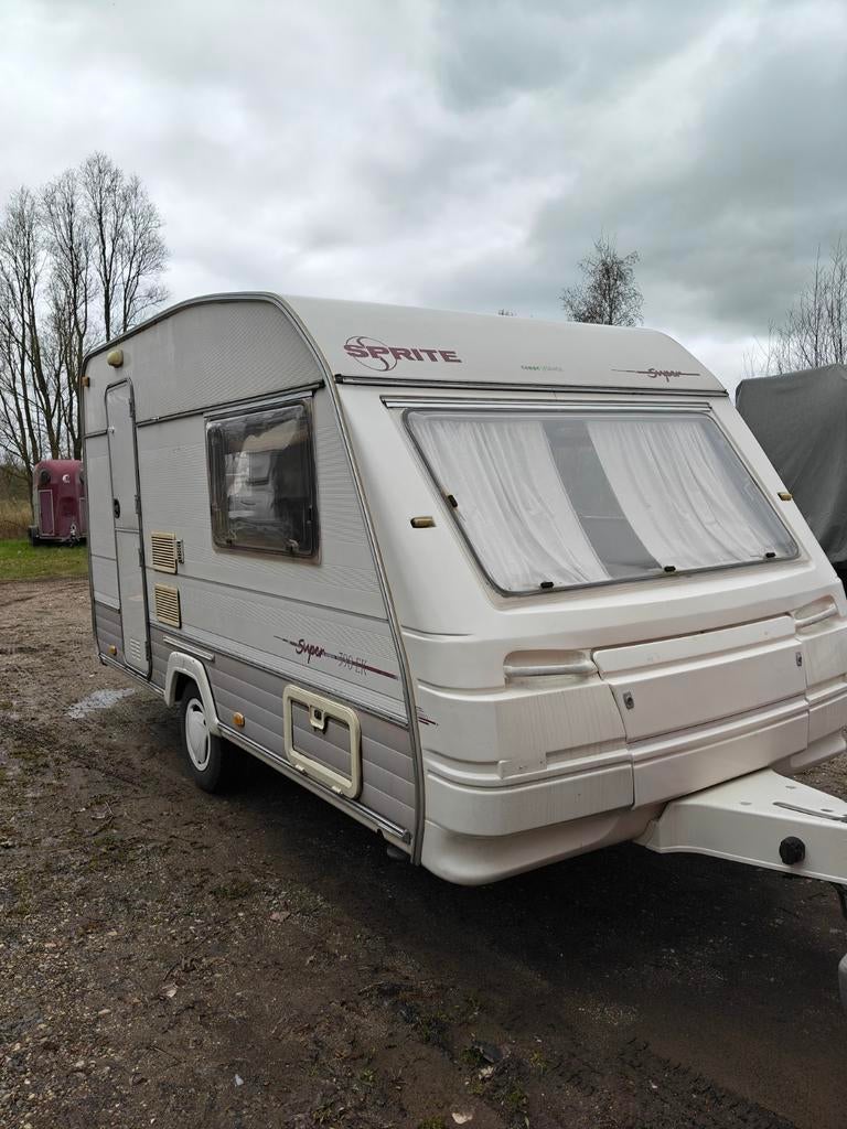 Sprite Super 390 caravan uit 1997, Vast bed, Schokbreker, Kleine zit, Particulier