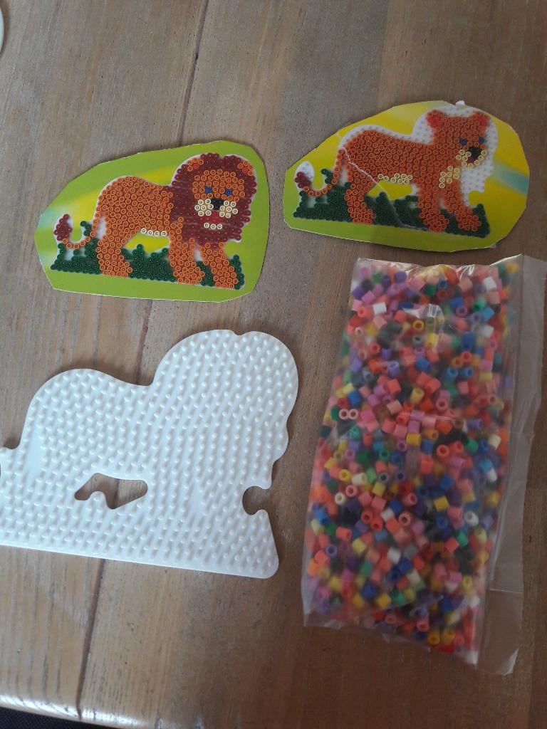 Setjes strijkkralen met vormen, Kinderen en Baby's, Speelgoed | Educatief en Creatief, Ophalen of Verzenden, Zo goed als nieuw