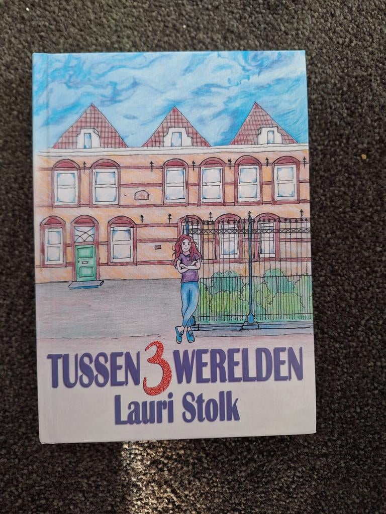 Lauri Stolk - TUSSEN 3 WERELDEN, Boeken, Ophalen of Verzenden, Zo goed als nieuw, Lauri Stolk
