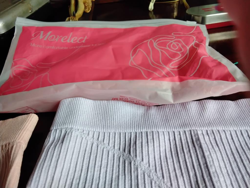 Mooie nieuwe coricerende onderbroek 2 bege en 2 zwarte maat, Kleding | Dames, Ondergoed en Lingerie, Ophalen of Verzenden, Zwart