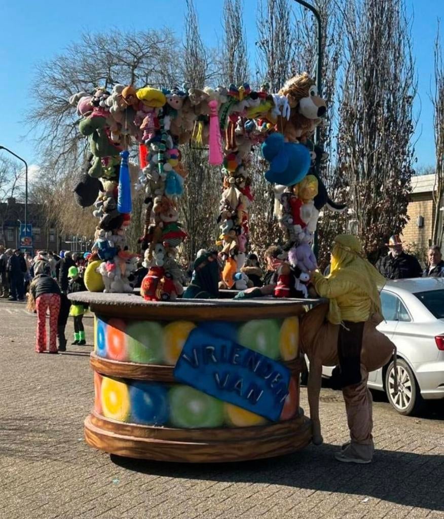 Carnaval kermis attractie met scootmobiel onderstel, Ophalen, Zo goed als nieuw, Overige maten