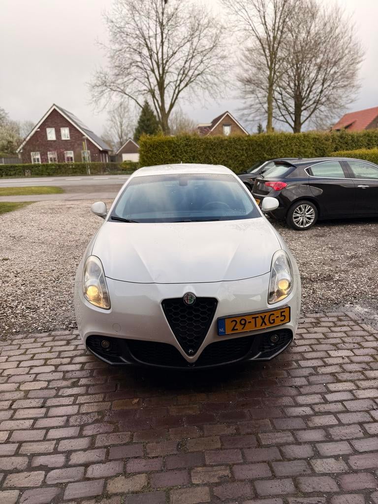 Alfa Romeo Giulietta 1.6 Jtdm 2012 Wit, Auto's, Alfa Romeo, Particulier, Giulietta, Bluetooth, Centrale vergrendeling, Climate control
