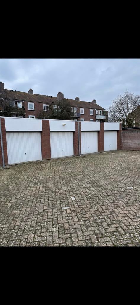 Te huur GARAGEBOX Vuchtstraat in de wijk Doornbos in Breda, Auto diversen