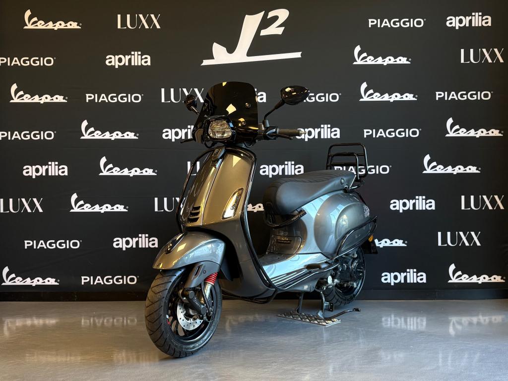 Vespa Sprint | Porsche Agaat Grijs | Brom | 2023 | 7523 km, Gebruikt, Overige modellen, ., Maximaal 45 km/u