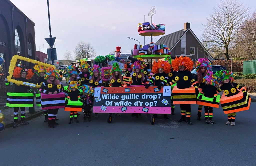 Prachtige kleurrijke loopgroep carnaval, Kleding | Dames, Carnavalskleding en Feestkleding, Ophalen