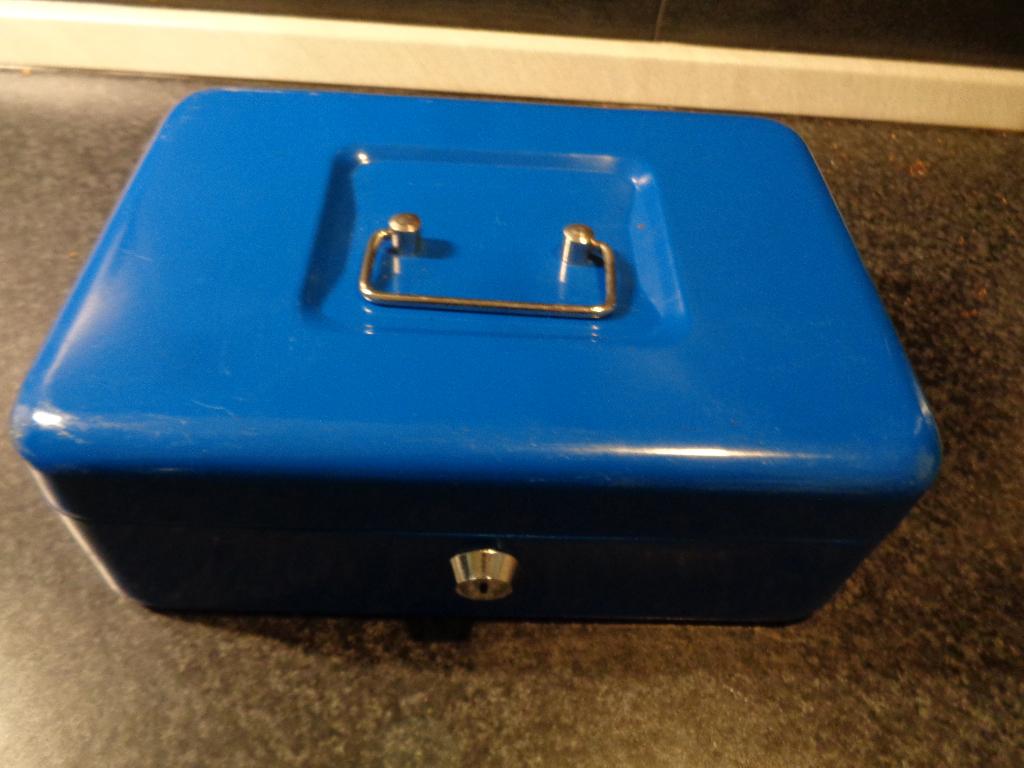 metaal geld kistje met sleutel, Ophalen of Verzenden, Zo goed als nieuw, Blauw, Metaal