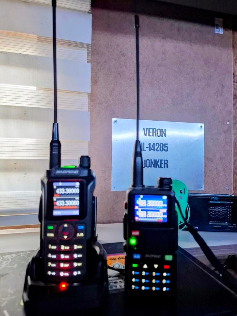 Baofeng Portofoons: UV-5RMAX en UV-21 PRO V2, Telecommunicatie, Portofoons en Walkie-talkies, Gebruikt, Portofoon of Walkie-talkie