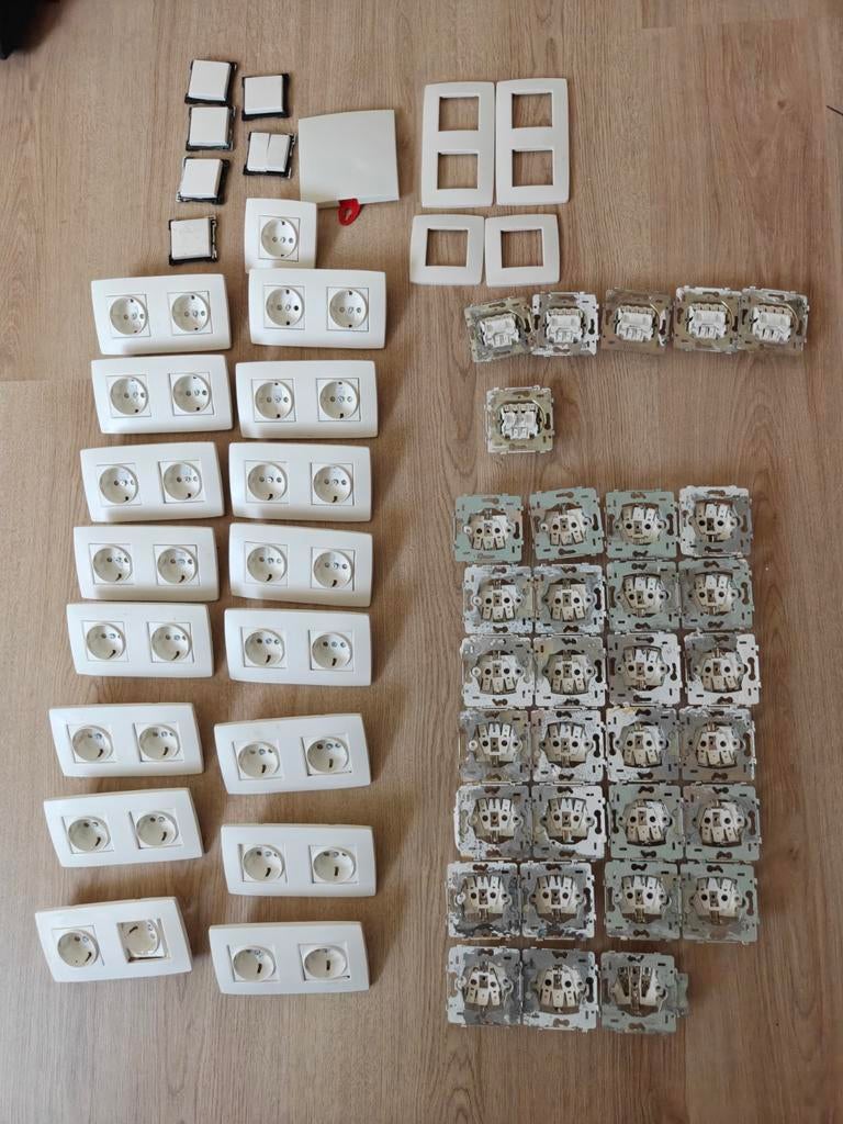 Niko schakelmateriaal - diverse stopcontacten en schakelaars, Ophalen of Verzenden, Gebruikt, Schakelaar