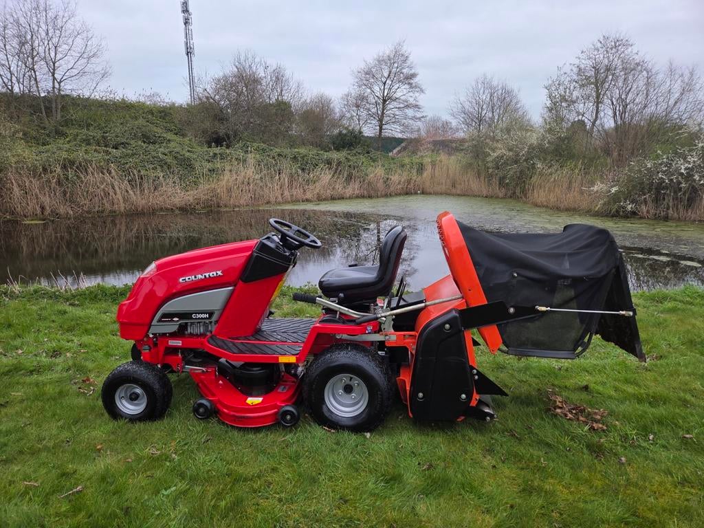 Countax Professionele Zitmaaier met bladveger in nieuwstaat, Ariens, Countax, Ophalen of Verzenden, Zo goed als nieuw