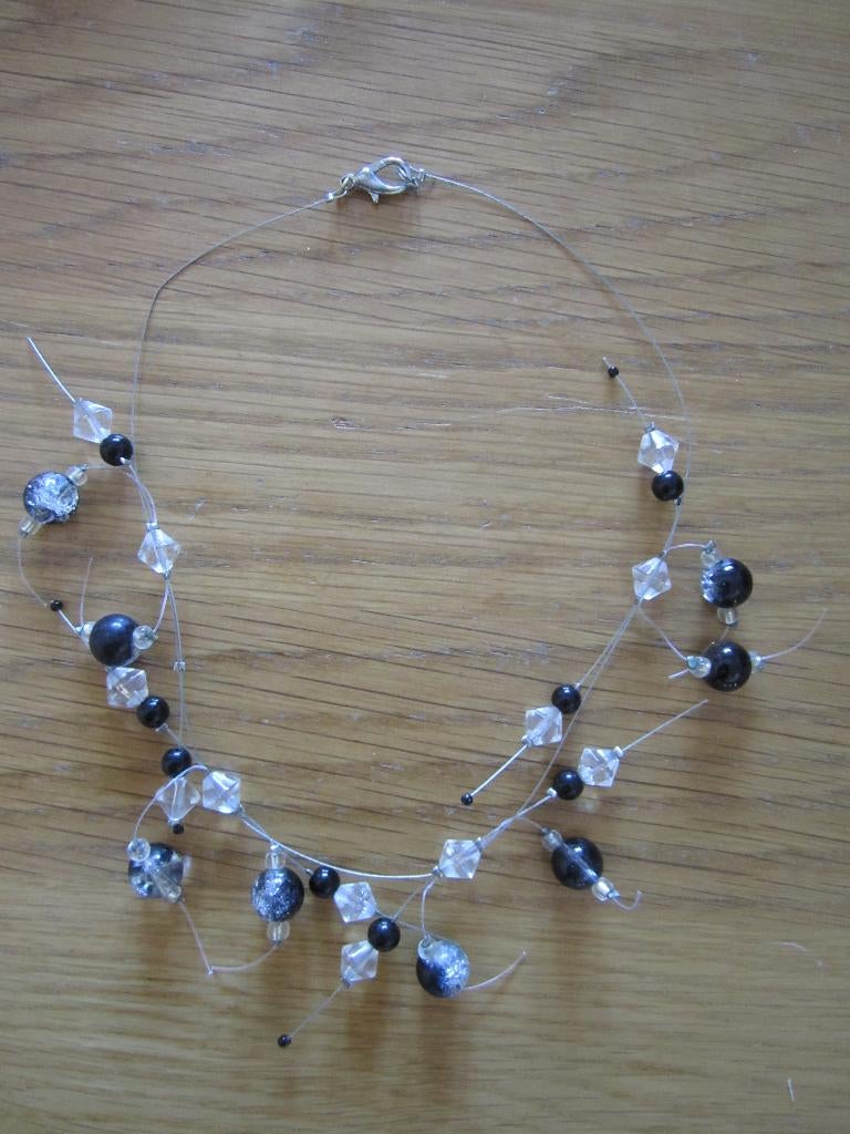 ketting handgemaakt kralen + zilverdraad, Ophalen of Verzenden, Zo goed als nieuw, Zwart, Overige materialen