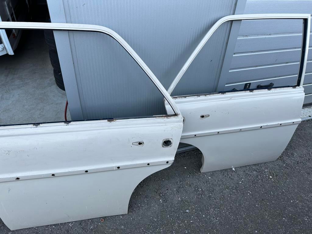 W114/115 setje achterdeuren li+re incl acc, Ophalen, Gebruikt, Deur, Links