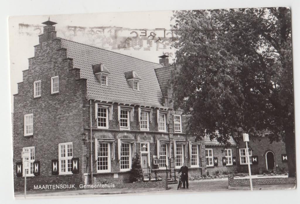 271 Maartensdijk man met fiets bij Gemeentehuis Verzon B74, Verzenden, 1960 tot 1980, Gelopen, Utrecht