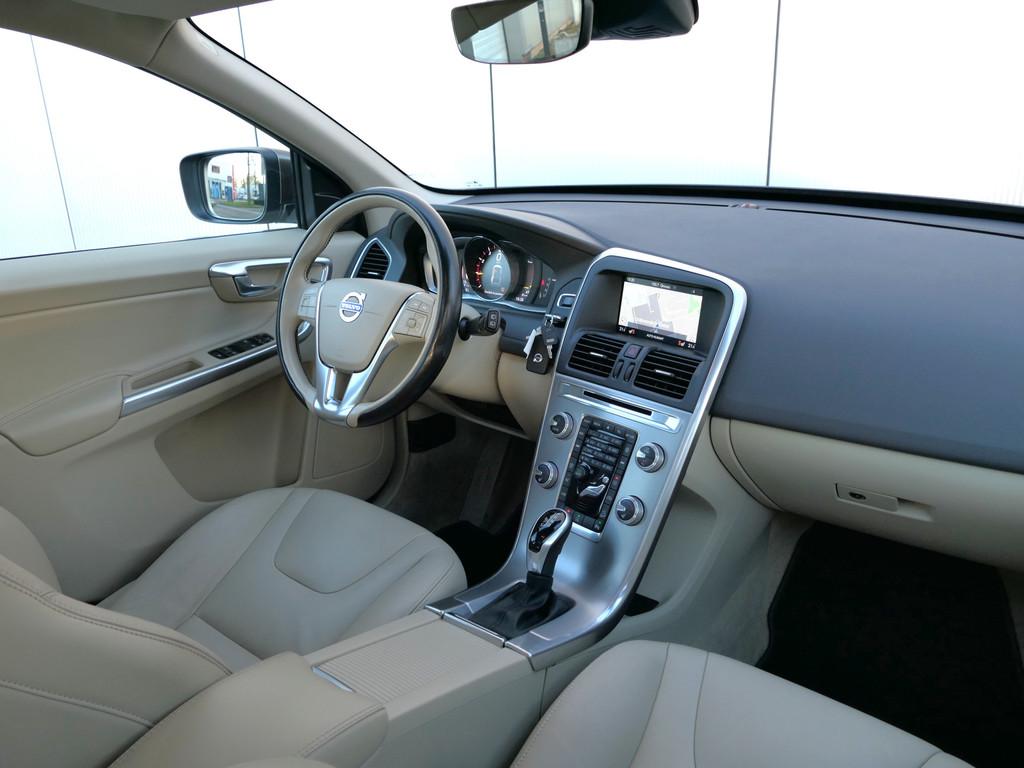 Volvo XC60 T5 AUT Polar+ Xenon / Panoramadak / Trekhaak / Ca, Bedrijf, XC60, Vierwielaandrijving, SUV of Terreinwagen