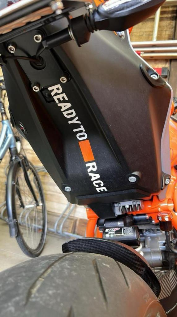 KTM <<READY TO RACE>> undertail sticker Superduke en andere, Ophalen of Verzenden, Zo goed als nieuw
