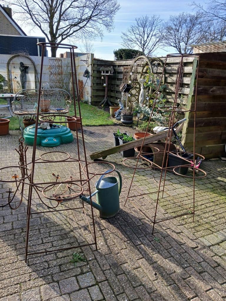 Prachtige roestkleurige rekken  voor bloemen of aardbeien, Ophalen, Zo goed als nieuw, Metaal, Tuin