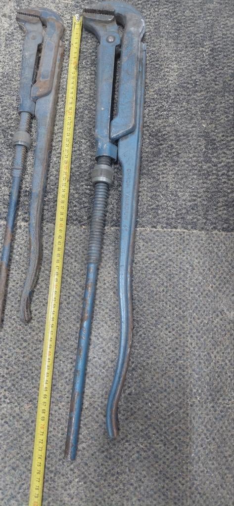 2 grote pijptangen, Ophalen