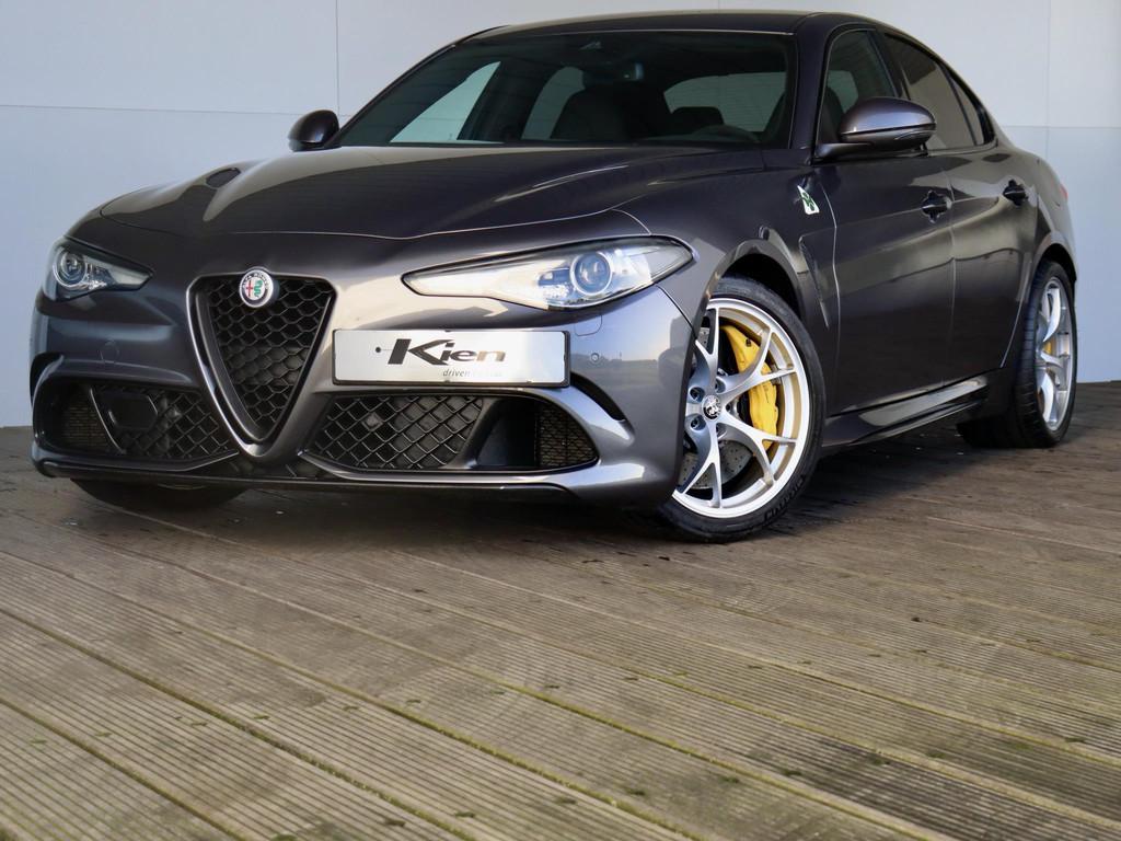 Alfa Romeo Giulia 2.9 V6 Quadrifoglio | handgeschakeld | Per, Voorwielaandrijving, Gebruikt, 510 pk, 4 stoelen