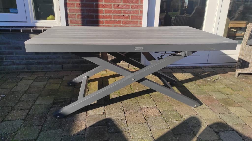 Hydraulische tuintafel lifestyle garden furniture, Ophalen, Zo goed als nieuw, Rechthoekig, Kunststof