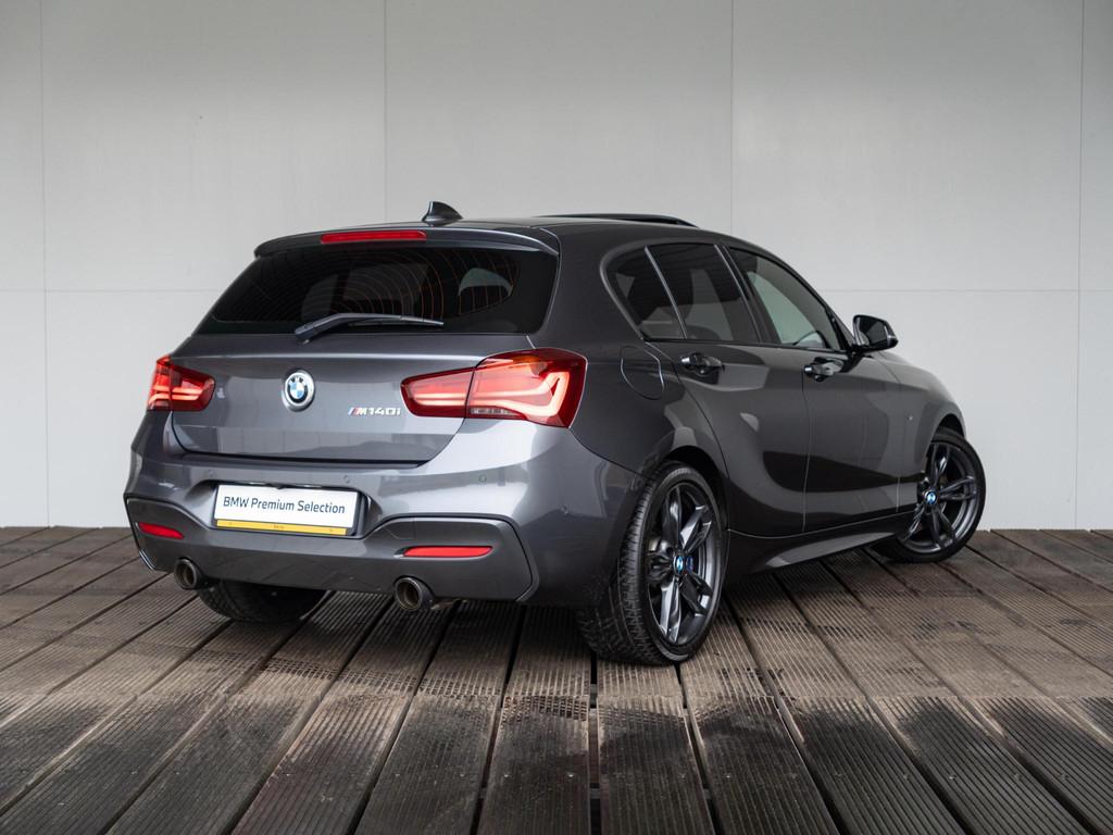 BMW 1 Serie M140i | High Executive | Akrapovič | Harman-Kar, Gebruikt, Euro 6, Met garantie (alle), 340 pk