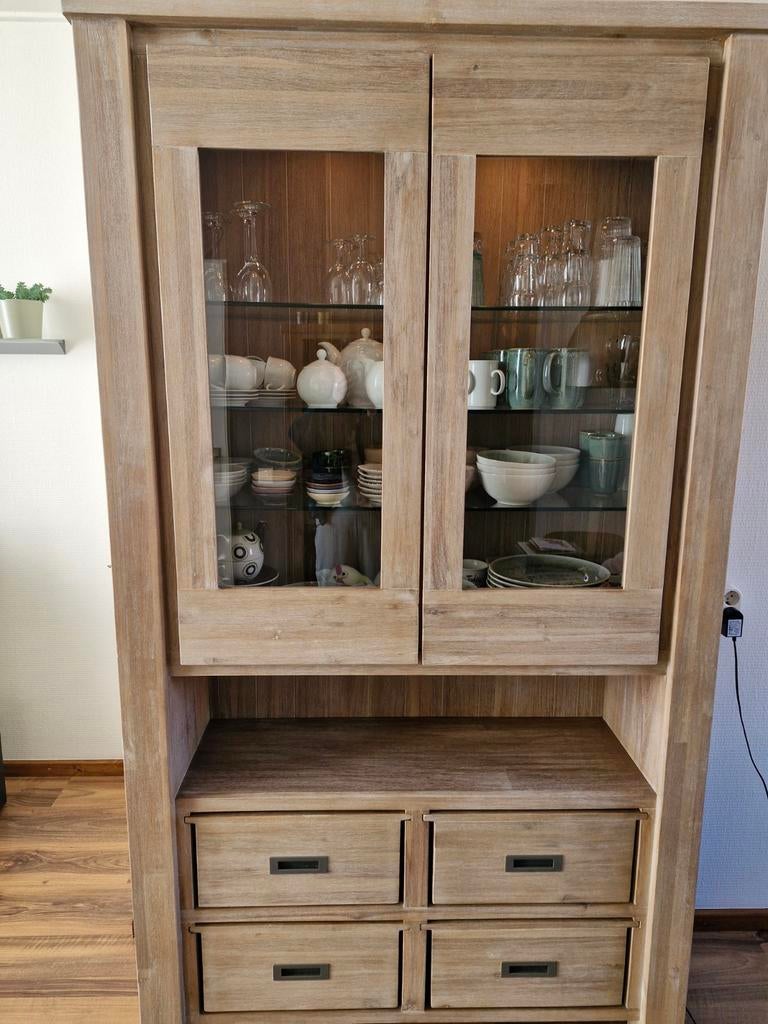 Te koop een vitrine kast, Ophalen, Gebruikt, 25 tot 50 cm, Met deur(en)