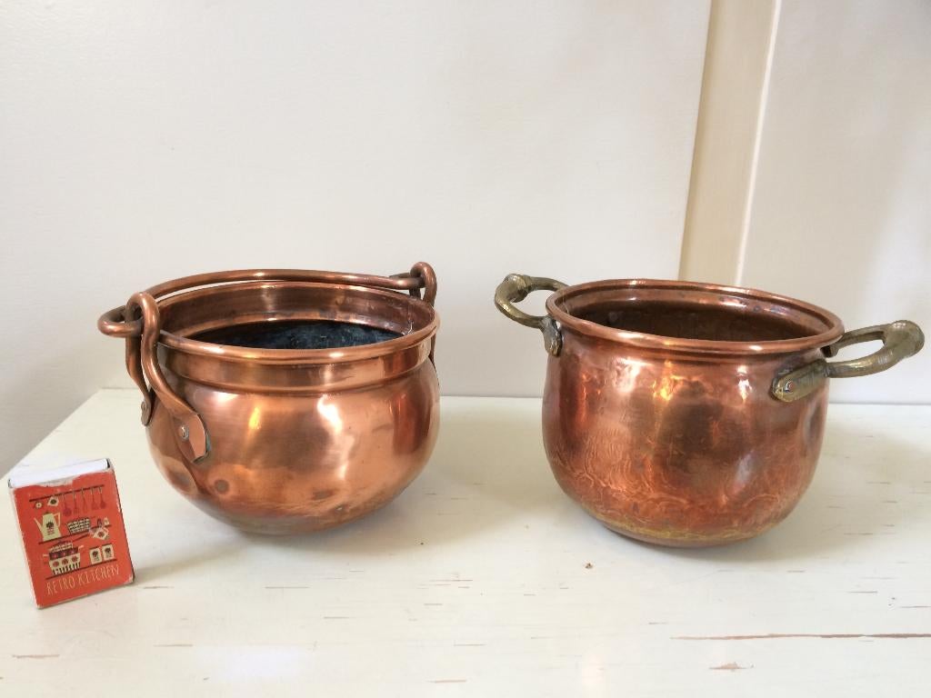 2 koperen kleine ronde potjes met hengseltje en handvatjes, Ophalen of Verzenden