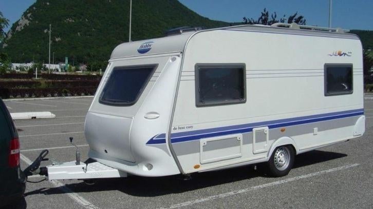 Hobby 450 UF De Luxe Easy incl. voortent en luifel., Vast bed, Rondzit, Hobby, 750 - 1000 kg