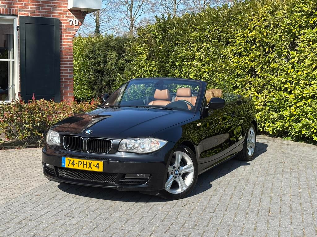 BMW 1-Serie 2.0 118I Cabrio AUT 2011 Zwart, Auto's, BMW, Particulier, 1-Serie, ABS, Airconditioning, Alarm, Bluetooth, Centrale vergrendeling
