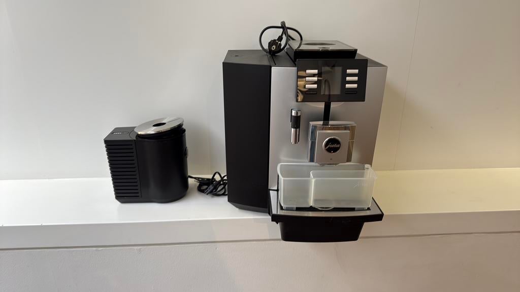 Jura X8 Platina koffiemachine + jura cool control, Witgoed en Apparatuur, Afneembaar waterreservoir, Gebruikt, 10 kopjes of meer