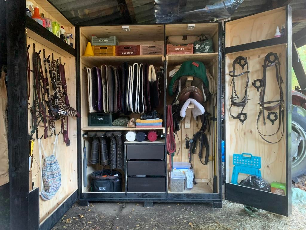 Grote zadelkast met veel extra’s, Dieren en Toebehoren, Paarden en Pony's | Overige Paardenspullen, Ophalen, Dressuur