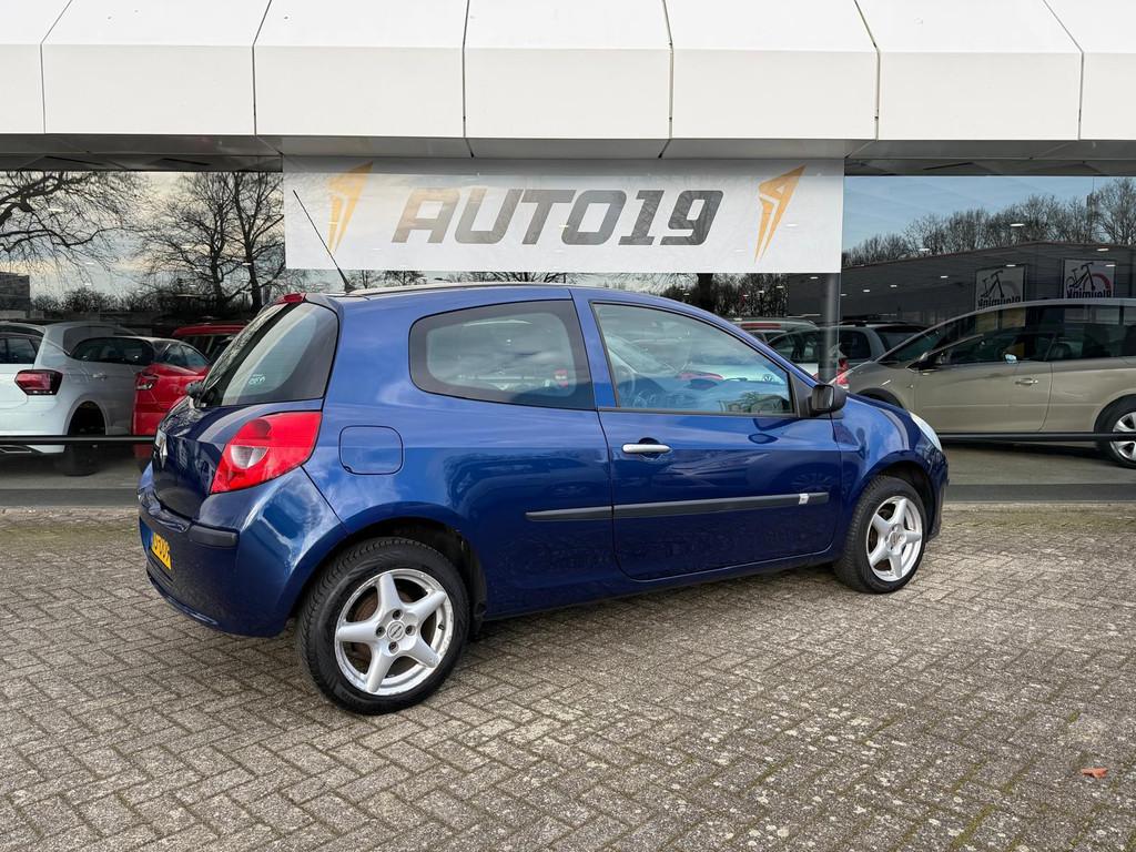 Renault Clio 1.2-16V Authentique, Voorwielaandrijving, Gebruikt, 4 cilinders, Blauw