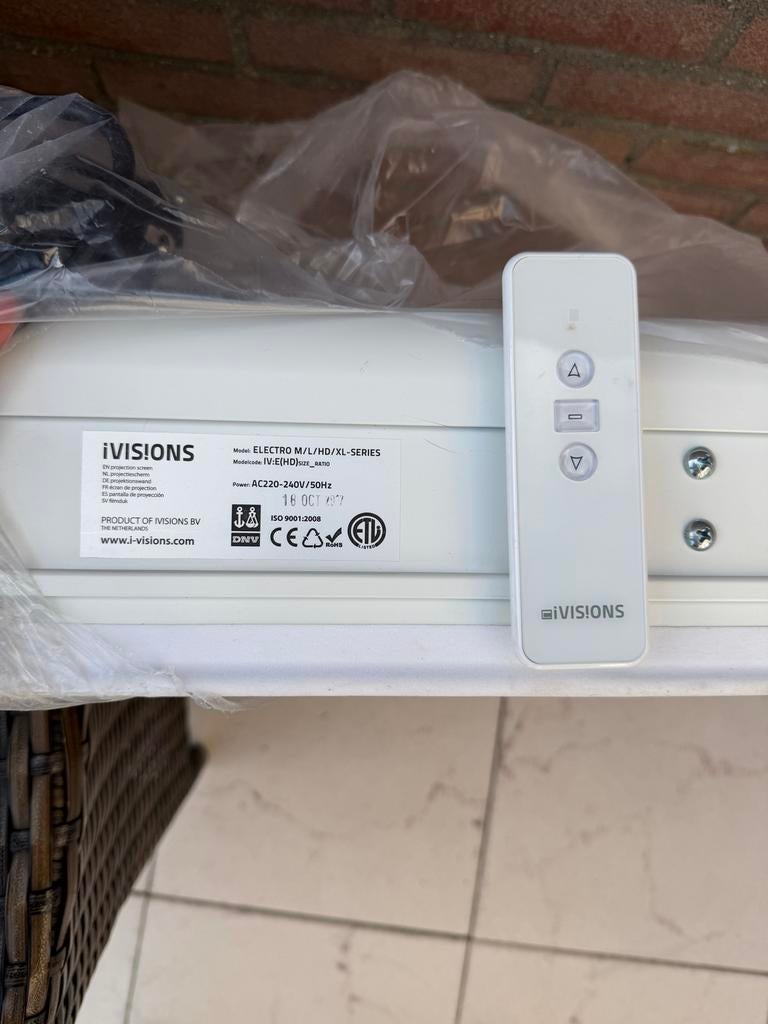 iVisions Elektrisch HD Projectiescherm XL Series 300cm, Ophalen of Verzenden, Elektrisch, Zo goed als nieuw