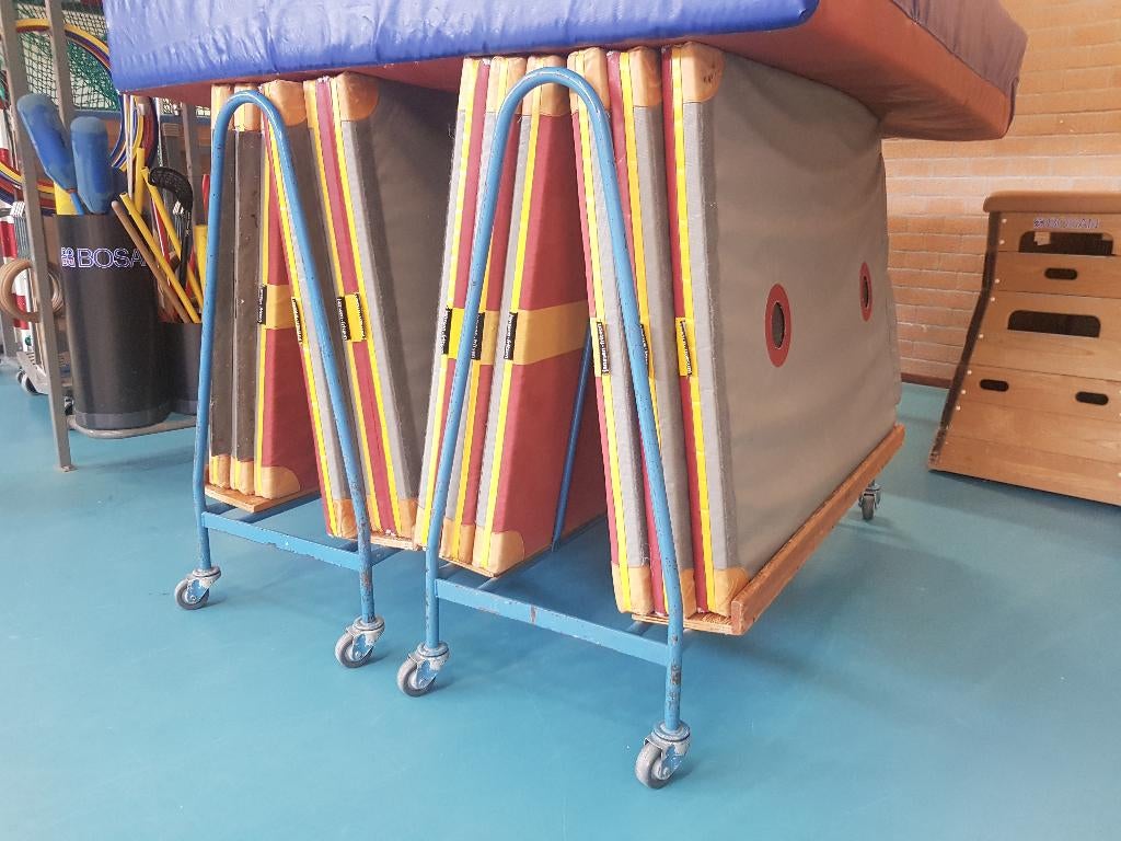 Mattenwagen, 2 stuks (zonder matten), Groter dan maat 42, Ophalen, Gebruikt, Materiaal