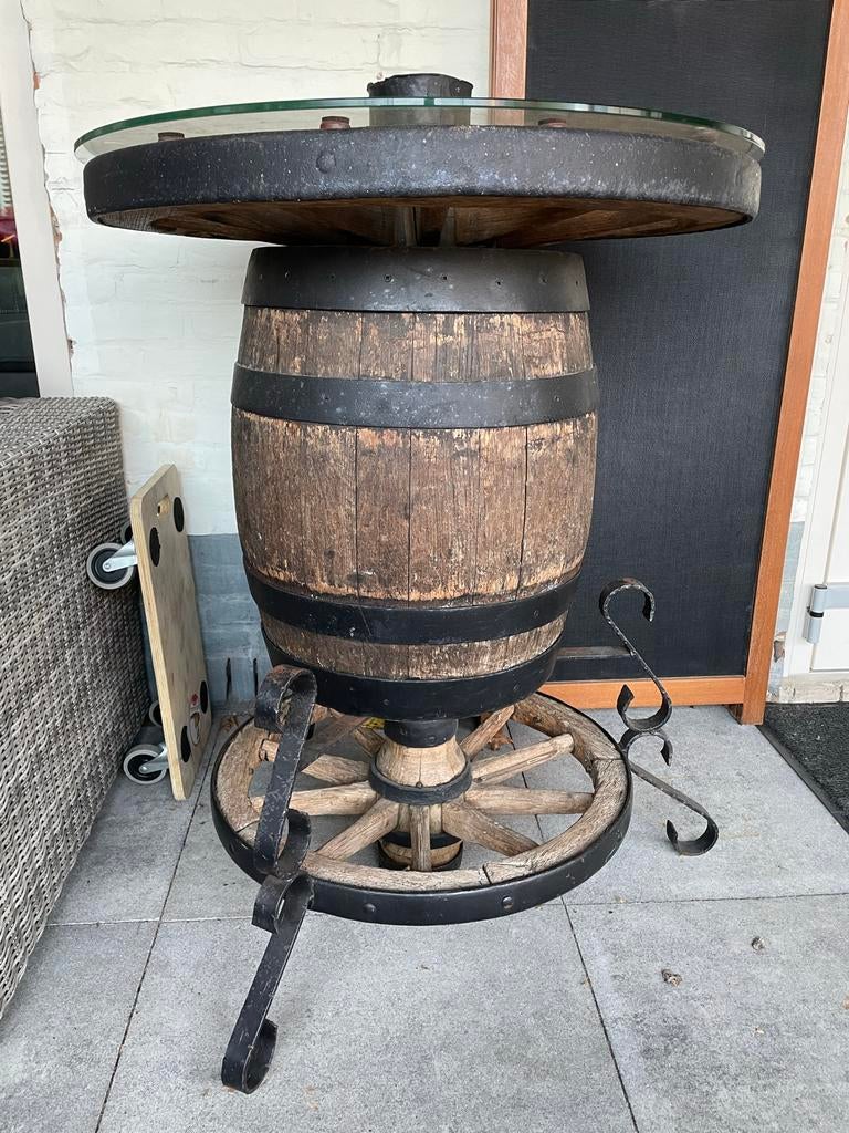 Unieke bartafel van wijnvat met glazen blad, Ophalen, Gebruikt