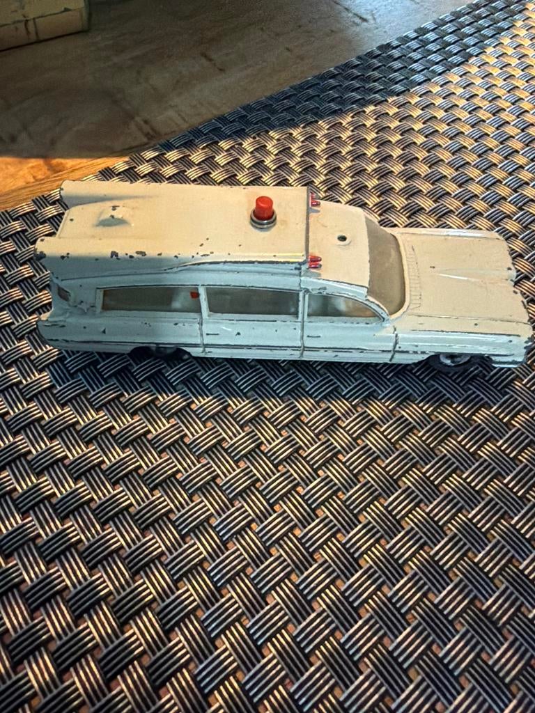 Oude speelgoed ambulance dinky toys, Overige merken, Gebruikt, Auto, Groter dan 1:32