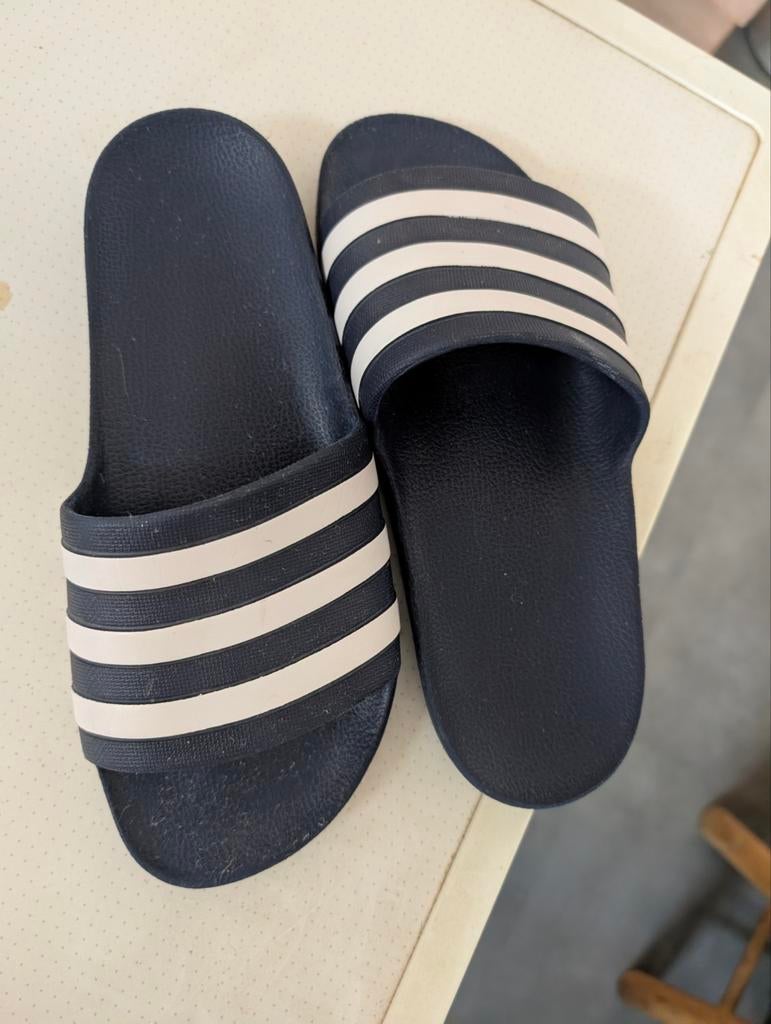 Adidas badslippers nieuw mt 37, Slippers, Nieuw, Ophalen of Verzenden, Blauw