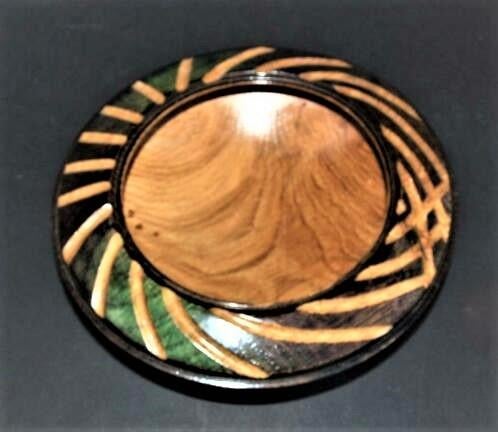 Houten schaaltje - Prachtig afgewerkt, gelakt en gesigneerd, Antiek en Kunst, Kunst | Beelden en Houtsnijwerken, Houtsnijwerk