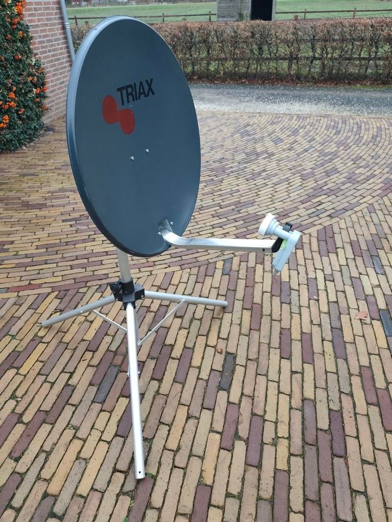 Triax schotel met standaard, Ophalen, Overige merken